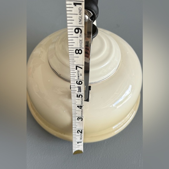 Le Creuset Enamel on Steel Classic Tea Kettle with Stay-Cool Folding Handle. OS - Picture 9 of 9